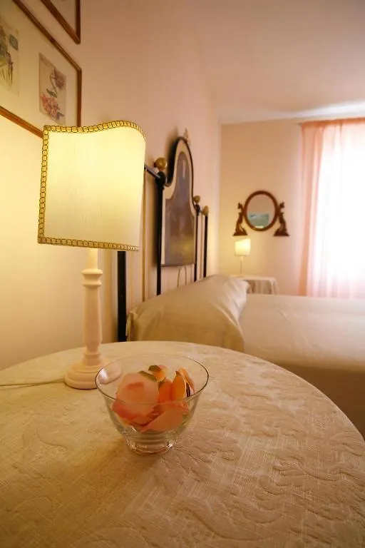 Villa Amelia Rooms Marina di Pietrasanta 0*,  Italy
